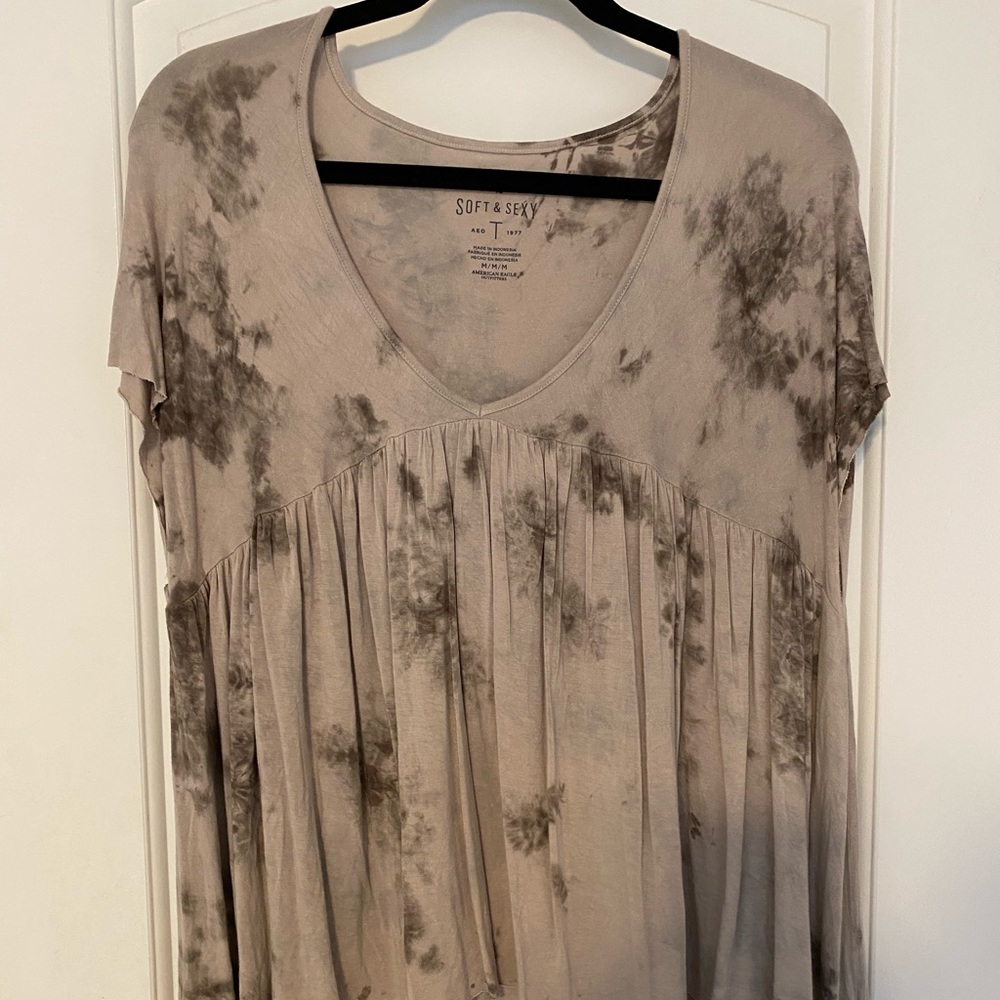 Soft and loose tie-dye style babydoll shirt
